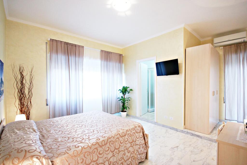 Guesthouse Holiday And Roma Oda fotoğraf